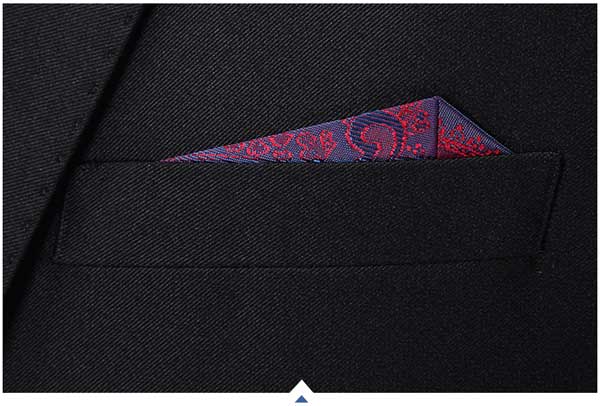 單排一粒扣職業(yè)西裝定做上口袋細節(jié)特寫圖