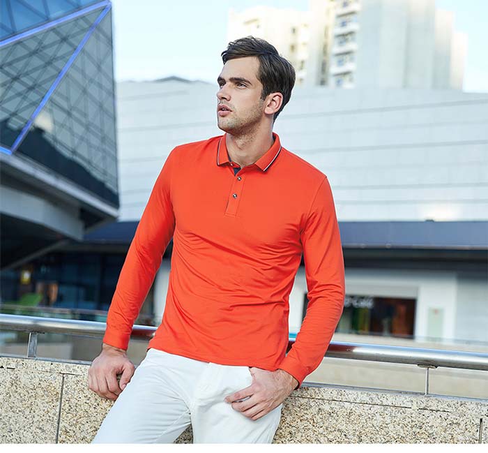 桔色長(zhǎng)袖T恤衫定做款式效果模特展示圖