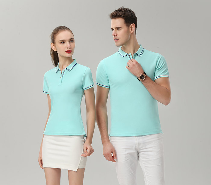 1898號時尚翻領(lǐng)短袖POLO衫定做淺藍綠色模特展示圖