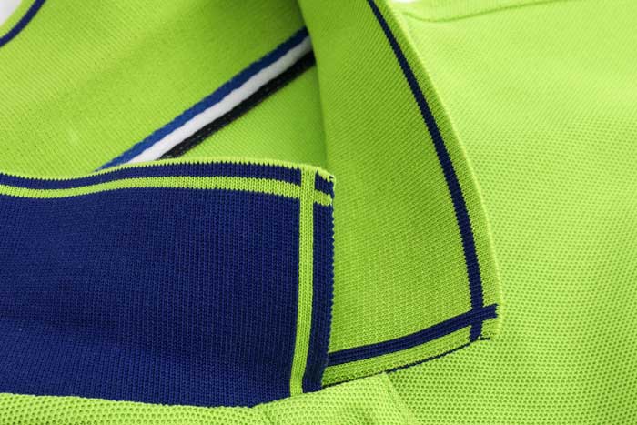 1898號時尚翻領(lǐng)短袖POLO衫定做之成衣領(lǐng)部花形細節(jié)放大展示圖