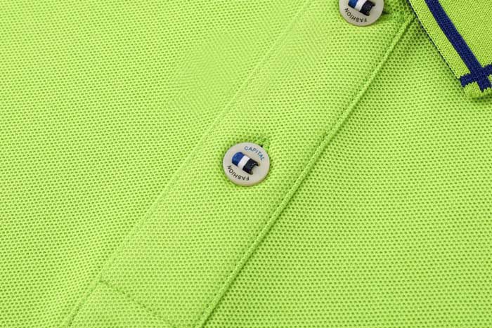 1898號時尚翻領(lǐng)短袖POLO衫定制之成衣紐扣細節(jié)放大圖